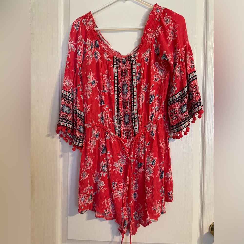 American Rag CIE Red Floral Boho Romper Size‎ Large